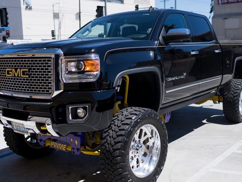 Used 2015 GMC Sierra 2500 Denali w/ Duramax Plus Package image 1