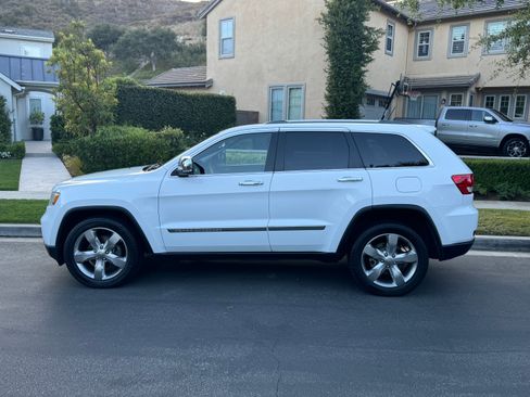 Used 2013 Jeep Grand Cherokee Overland w/ Advance Technology Group image 6