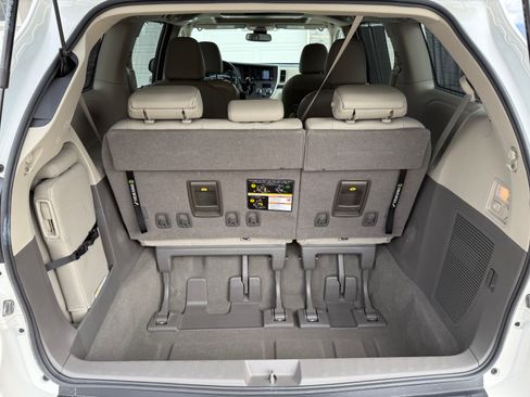 Used 2020 Toyota Sienna XLE Premium image 13