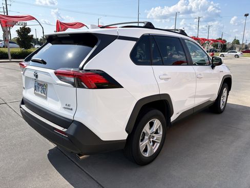 Used 2021 Toyota RAV4 LE AWD/4WD image 8
