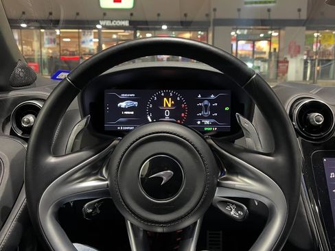 Used 2021 McLaren GT RWD image 27