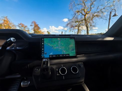 Used 2022 Land Rover Defender 90 image 19