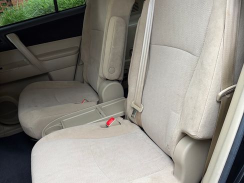 Used 2012 Toyota Highlander FWD image 11