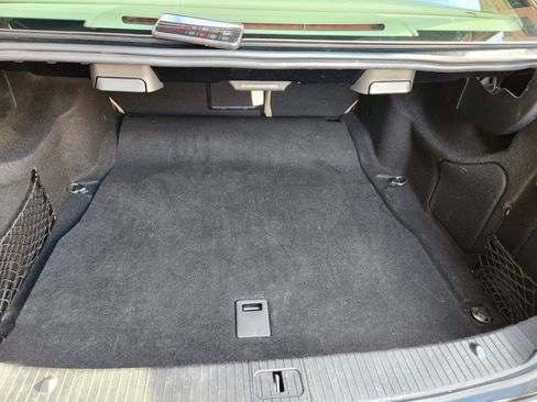 Used 2013 Mercedes-Benz E 350 4MATIC Sedan image 2