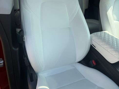 Used 2025 Tesla Model Y Performance image 9