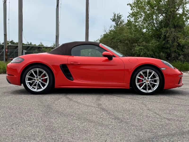 Used 2017 Porsche 718 Boxster S RWD image 4