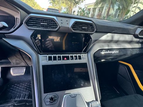 Used 2023 Lamborghini Urus Performante image 11