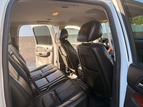 Used 2011 Chevrolet Suburban LT RWD image 13