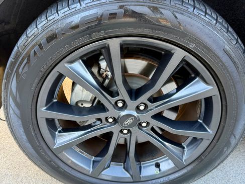 Used 2019 Ford Explorer XLT w/ Equipment Group 202A image 11