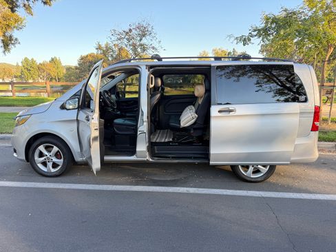 Used 2016 Mercedes-Benz Metris Passenger image 15
