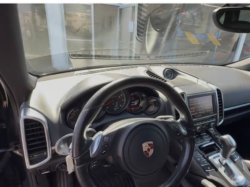 Used 2012 Porsche Cayenne w/ Convenience Pkg AWD/4WD image 14