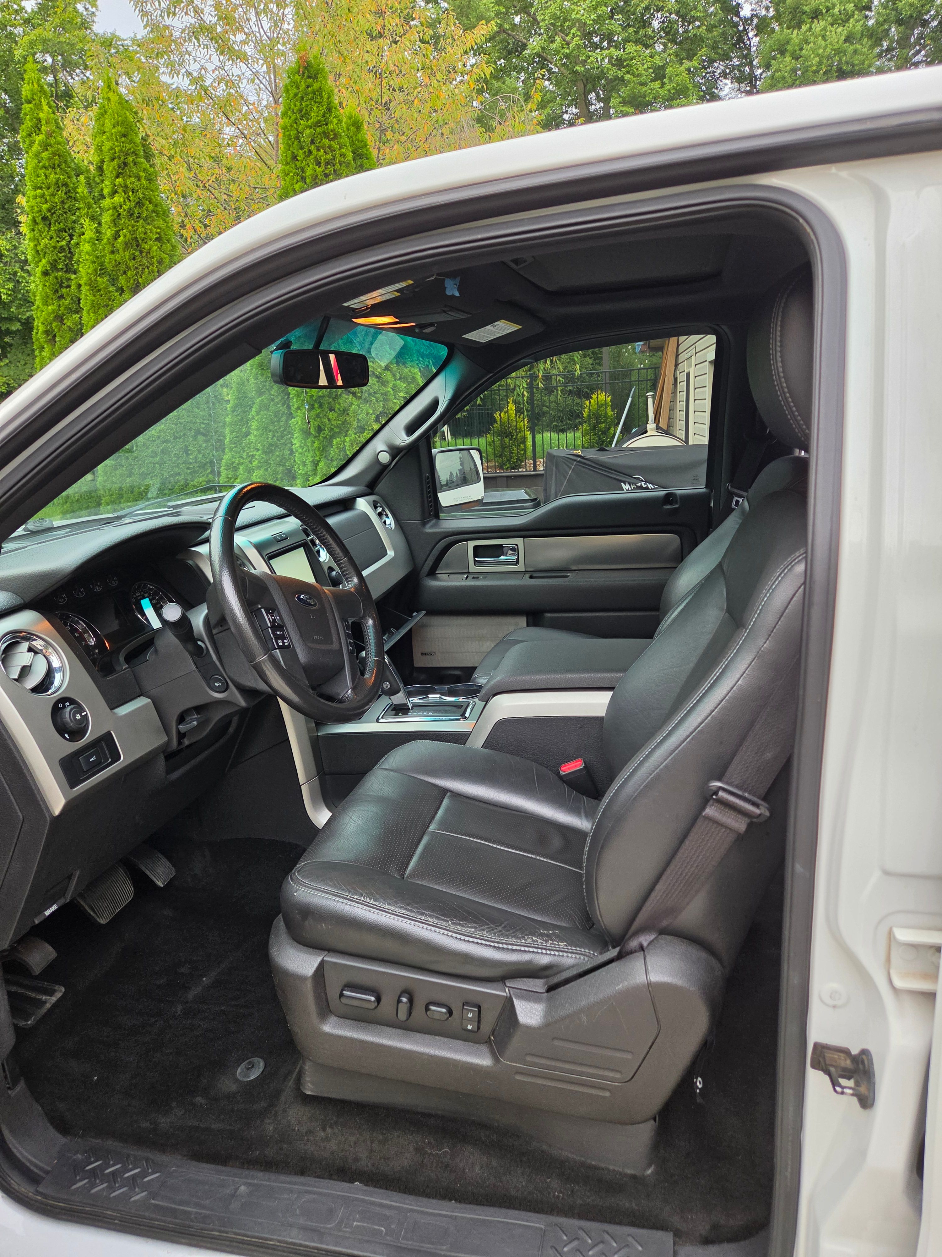 Used 2014 Ford F150 FX4 w/ Equipment Group 402A Luxury AWD/4WD image 19