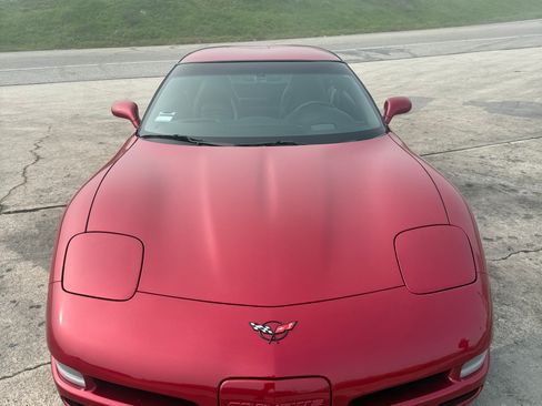 Used 2004 Chevrolet Corvette Coupe w/ Preferred Equipment Group image 2