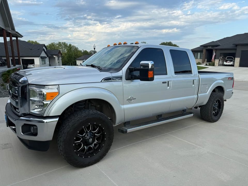 Used 2015 Ford F250 Lariat w/ Chrome Package AWD/4WD image 4