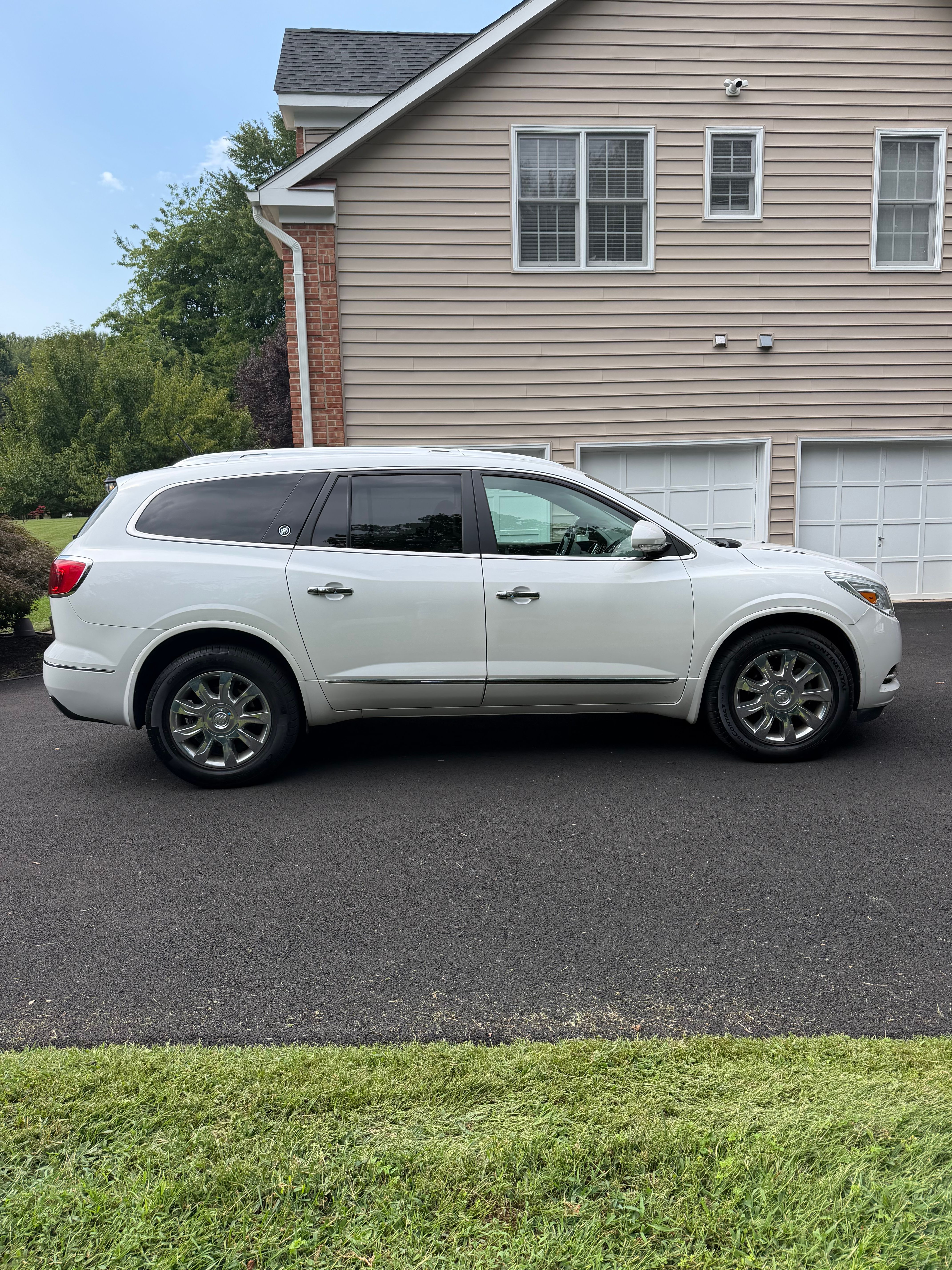 Used 2017 Buick Enclave Premium AWD/4WD image 4