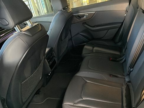 Used 2019 Audi Q8 Premium Plus w/ Premium Plus image 5