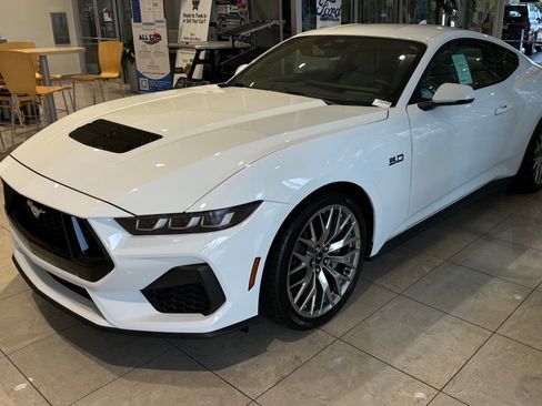 Used 2025 Ford Mustang GT Premium RWD image 2