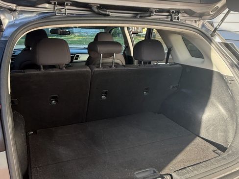 Used 2018 Kia Niro LX image 11