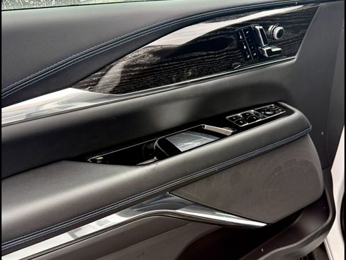 Used 2025 Cadillac Escalade IQ Sport 1 w/ LPO, ONYX Package image 13