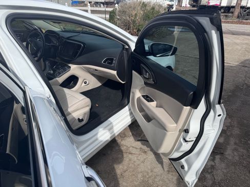 Used 2016 Chrysler 200 C image 6