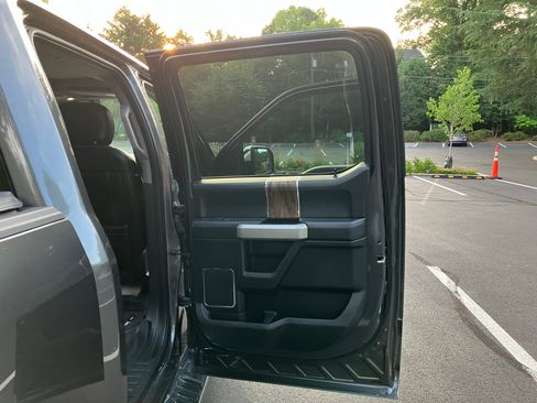 Used 2018 Ford F150 Lariat w/ Equipment Group 502A Luxury AWD/4WD image 12
