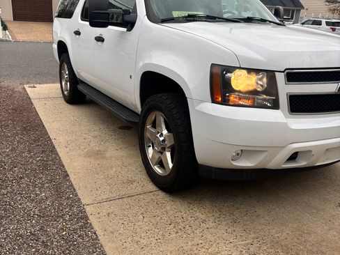 Used 2007 Chevrolet Suburban 2500 image 2