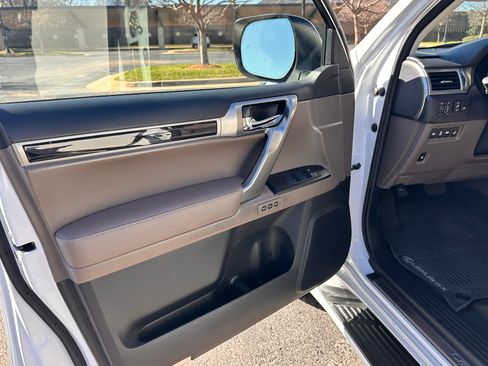 Used 2023 Lexus GX 460 Premium image 16