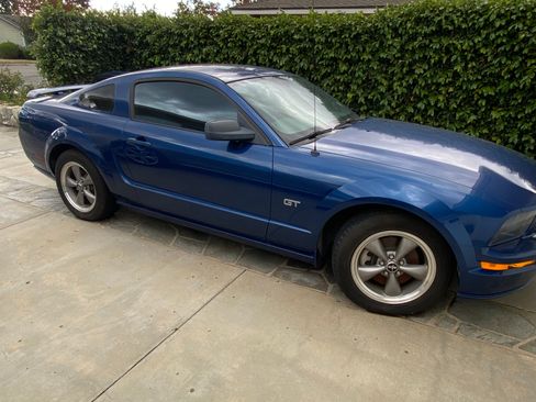 Used 2006 Ford Mustang GT image 2