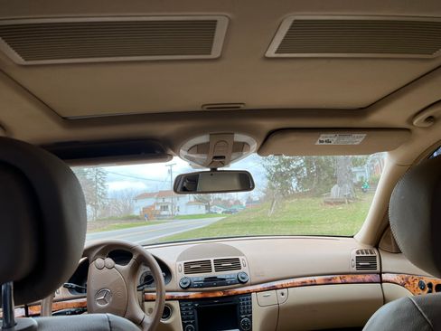 Used 2009 Mercedes-Benz E 350 E 350 Sedan 4D image 11