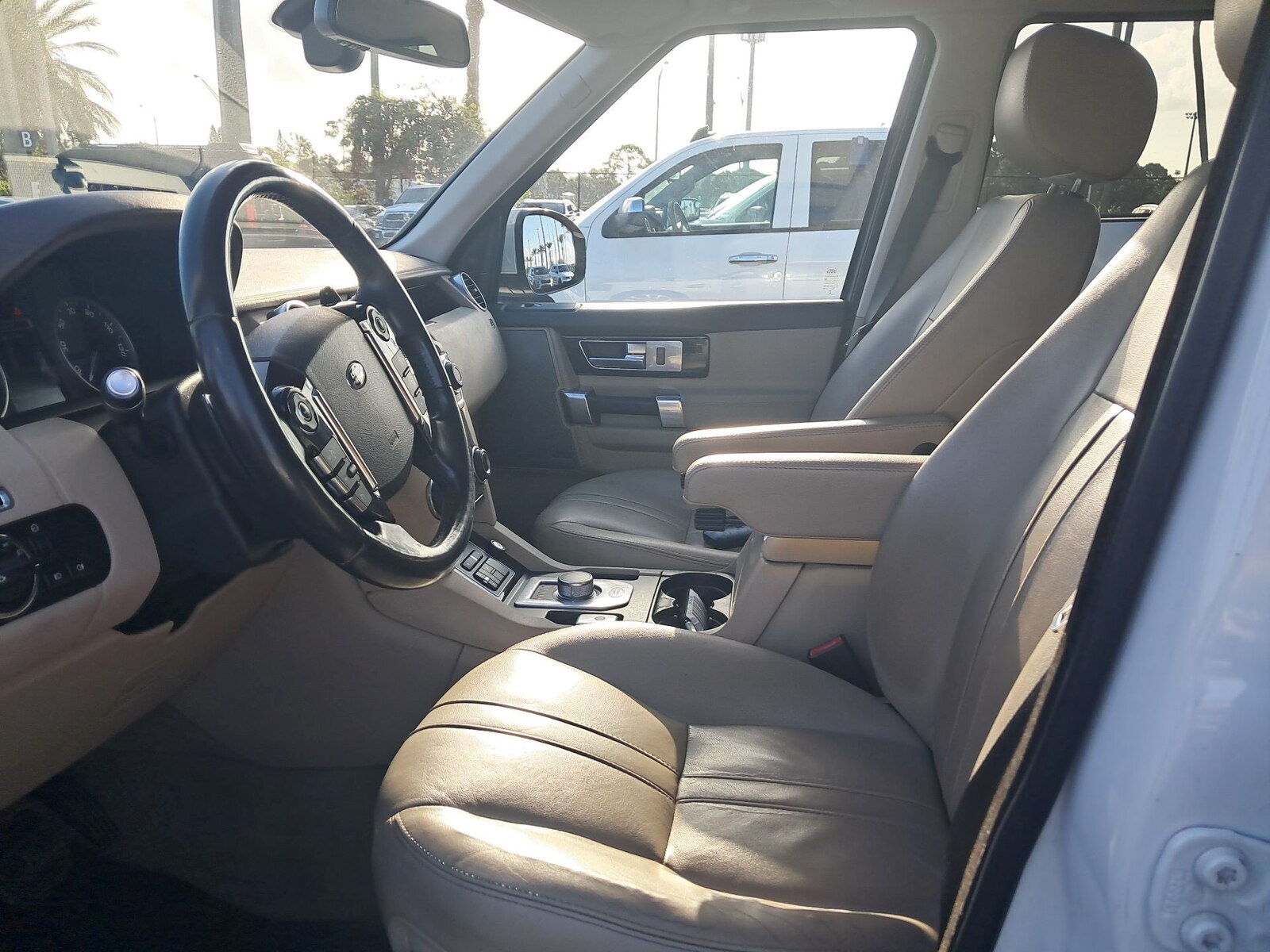 Used 2016 Land Rover LR4 HSE AWD/4WD image 8