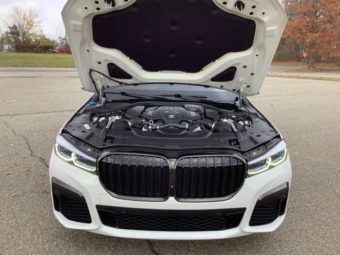 Used 2020 BMW 750i xDrive w/ Autobahn Package image 5