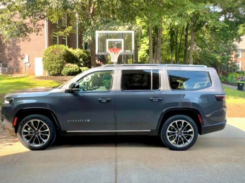 Used 2023 Jeep Wagoneer Series III w/ Premium Group I image 1