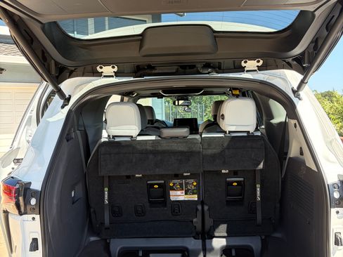 Used 2022 Toyota Sienna XSE w/ XSE Plus Package AWD/4WD image 15