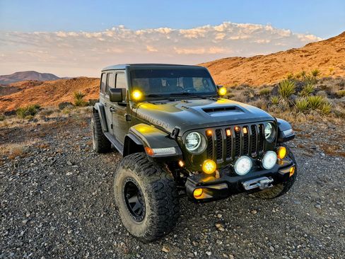 Used 2023 Jeep Wrangler Unlimited Rubicon 392 w/ Trailer Tow Package AWD/4WD image 8