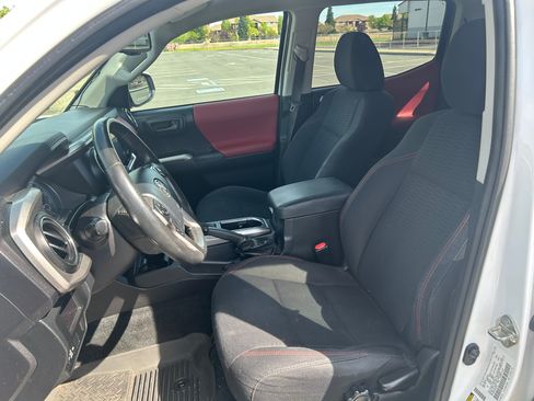 Used 2016 Toyota Tacoma SR5 w/ SR5 Appearance Package (DN) image 14