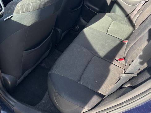 Used 2009 Pontiac Vibe FWD image 2