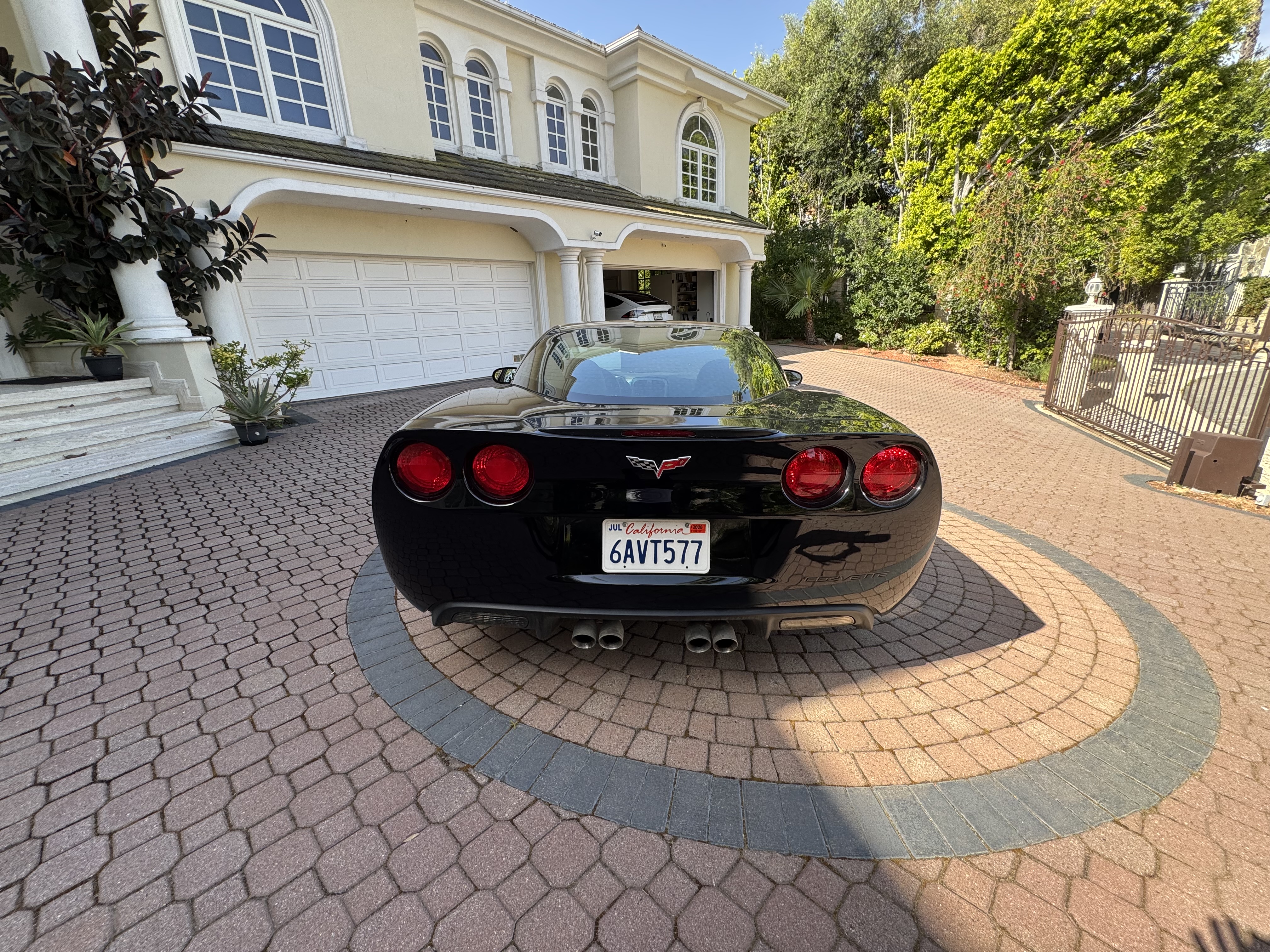 Used 2007 Chevrolet Corvette Coupe w/ Performance Package RWD image 8