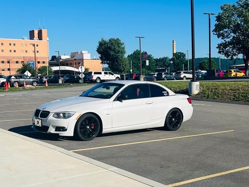 Used 2011 BMW 335i Convertible RWD image 9