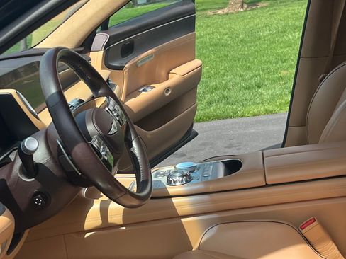 Used 2023 Genesis G90 3.5T image 5