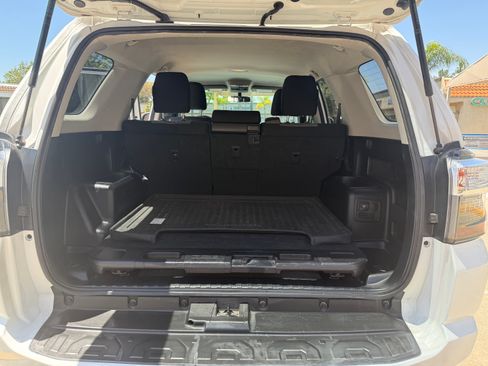 Used 2018 Toyota 4Runner SR5 AWD/4WD image 17