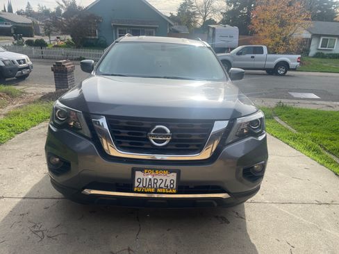 Used 2019 Nissan Pathfinder SV AWD/4WD image 11