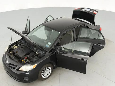 Used 2011 Toyota Corolla S image 28