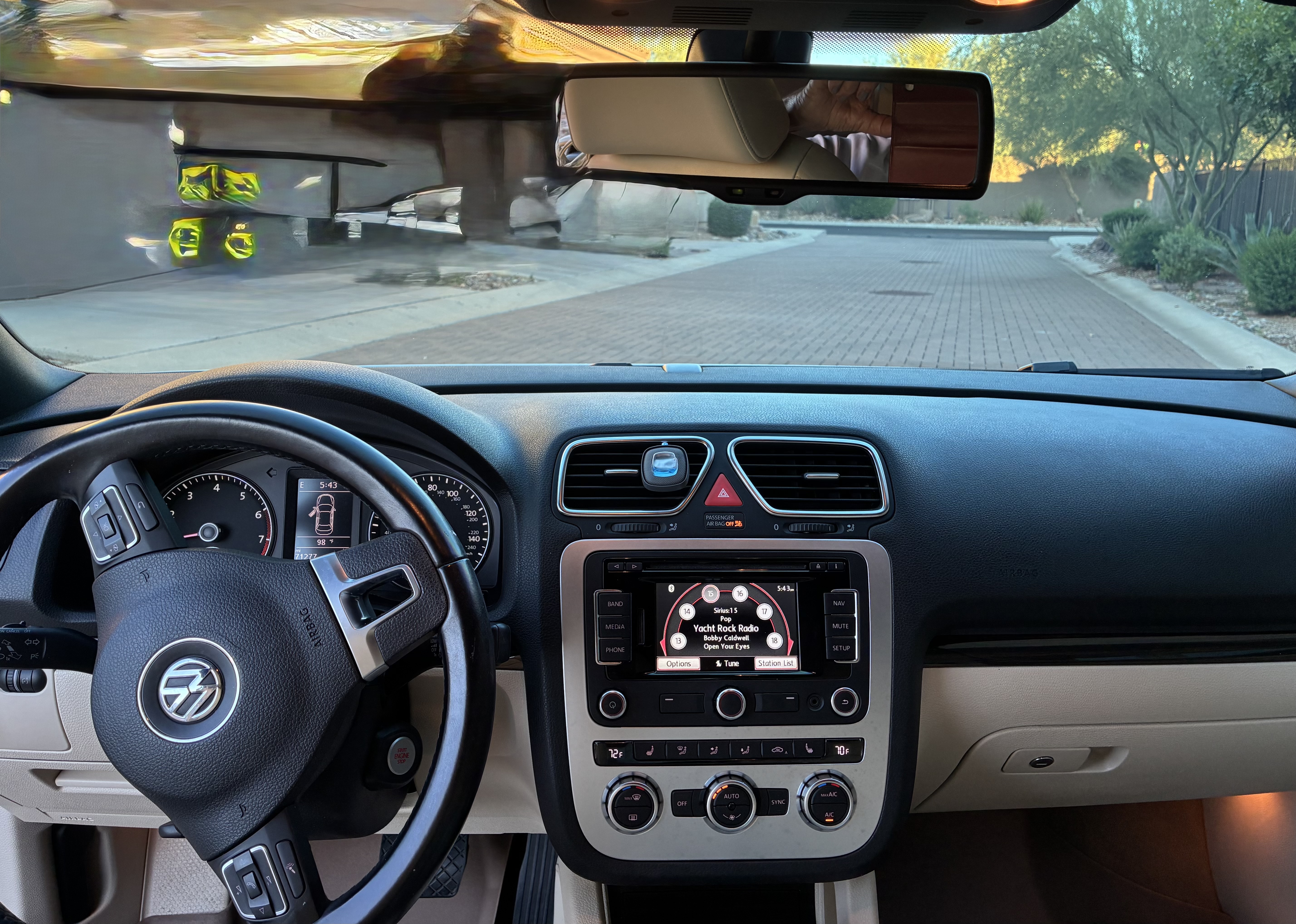 Used 2013 Volkswagen Eos Lux FWD image 24