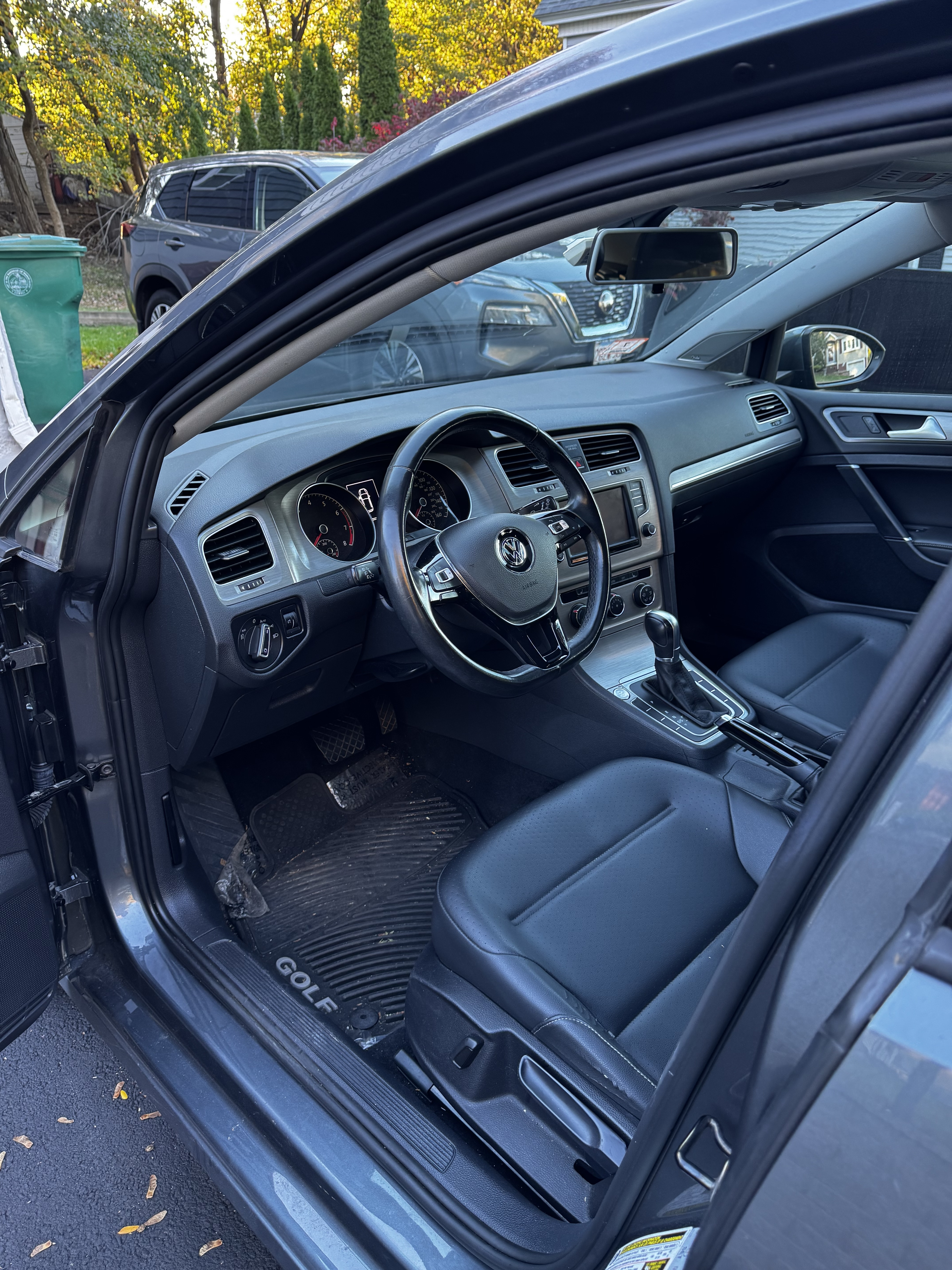 Used 2016 Volkswagen Golf SE w/ Lighting Package FWD image 12
