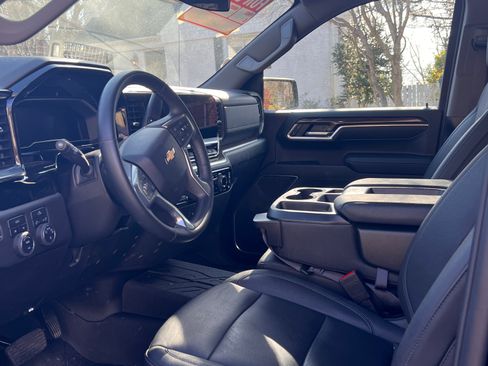 Used 2024 Chevrolet Silverado 1500 LT w/ Leather Package image 13