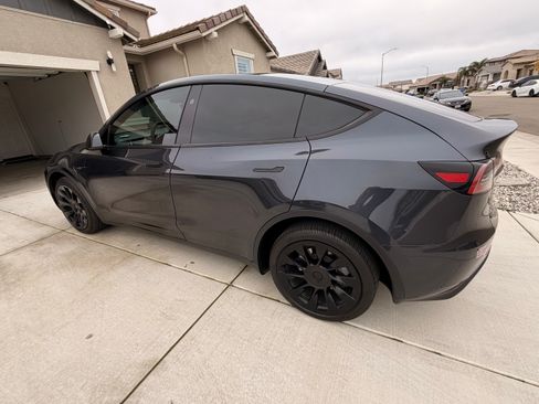 Used 2024 Tesla Model Y Long Range image 16