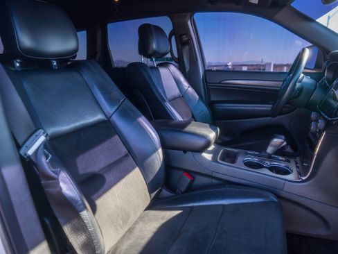 Used 2019 Jeep Grand Cherokee Altitude image 14