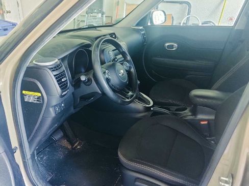 Used 2016 Kia Soul image 2