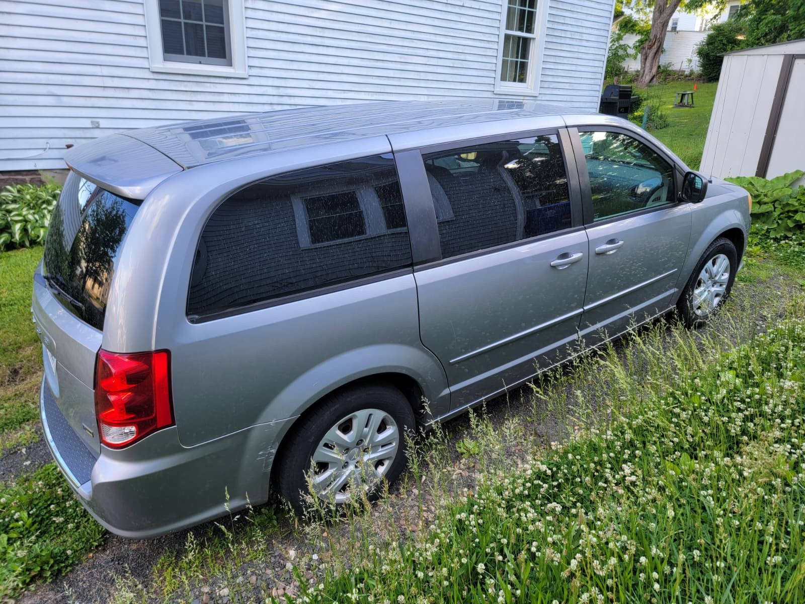Used 2014 Dodge Grand Caravan SE w/ Quick Order Package 29E SE FWD image 2