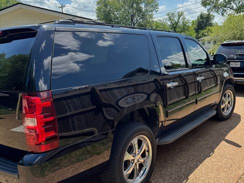 Used 2013 Chevrolet Suburban LT w/ Luxury Package AWD/4WD image 5